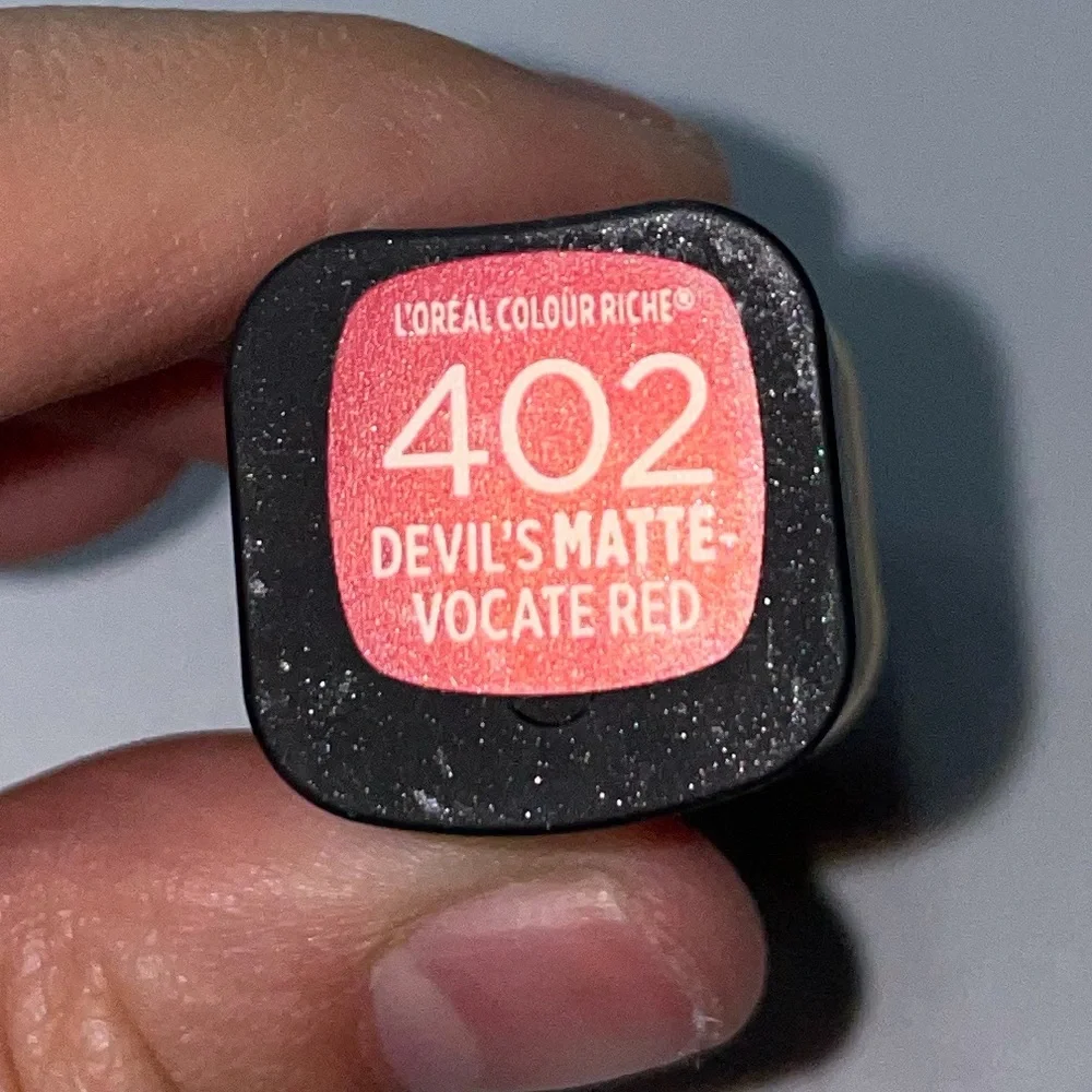 Loreal, 402 DEVIL’S MATTE-VOCATE RED, 0.13 oz